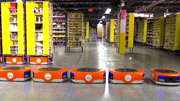 Robot thông minh giúp nhân viên kho trong việc vận chuyển