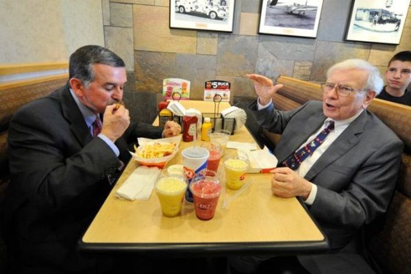 Bữa ăn trưa cùng tỷ phú Warren Buffett đứng ở vị trí thứ 4
